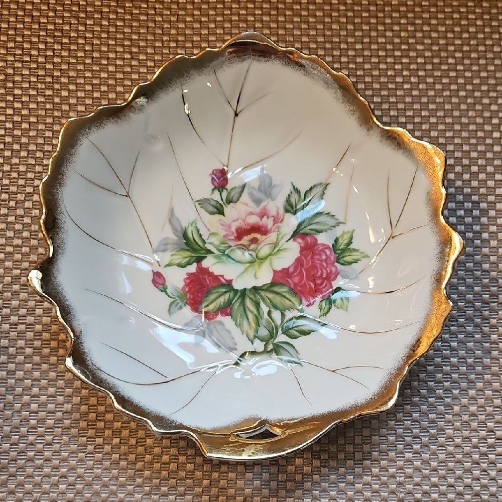 Vintage 1950's Serving Bowl Dish Leaf Gold Trim Pink Roses Porcelain 8¼" Dia